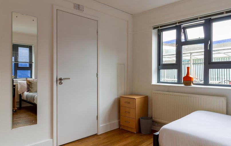 Lower Road, Wapping, London - Image 1